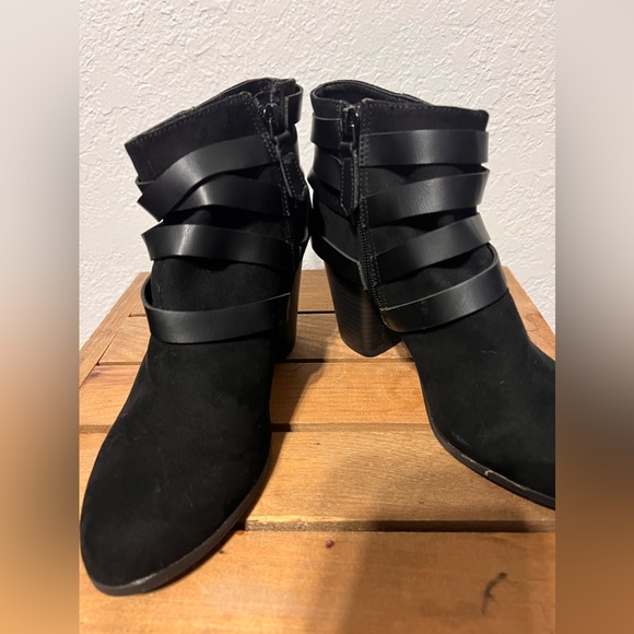 Woman's Black Ankle Boots Size 7.5 - Picture 5 of 9